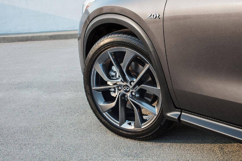 lốp xe ô tô thiếu hơi Vì sao ô tô bị nổ lốp?