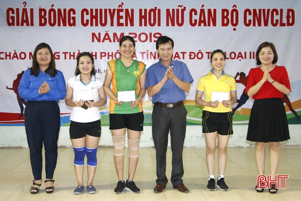 Trường Mầm non I giành quán quân Giải Bóng chuyền hơi nữ TP Hà Tĩnh