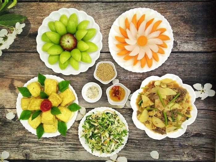 Ngưỡng mộ những bữa cơm gia đình đẹp như tranh vẽ của cô giáo Hà Nội