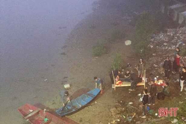 Tìm thấy thi thể nam sinh THPT nhảy cầu Thạch Đồng tự tử