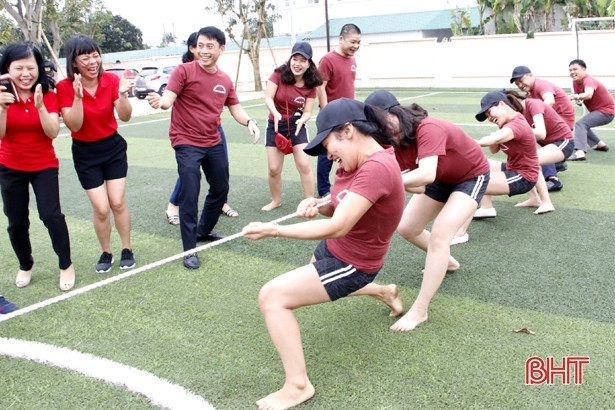 CBVC Báo Hà Tĩnh vui thể thao mừng Ngày Quốc tế Phụ nữ 8/3