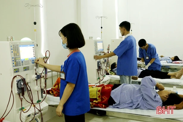 Chạy thận tại bệnh viện tuyến huyện, cung không theo kịp cầu