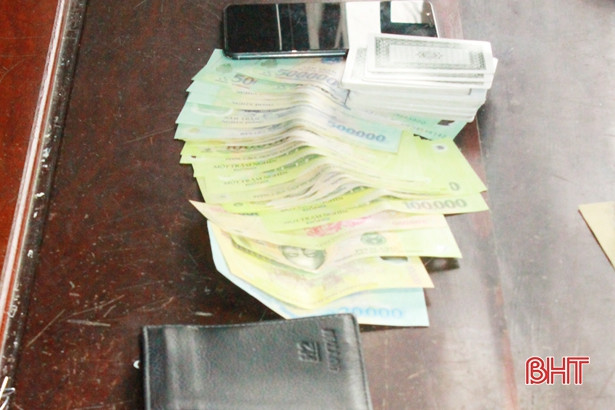 Công an Can Lộc bắt quả tang 4 đối tượng đánh bạc