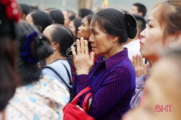 Chùa Hang Hà Tĩnh tổ chức lễ an vị tượng Đức Phật đản sanh