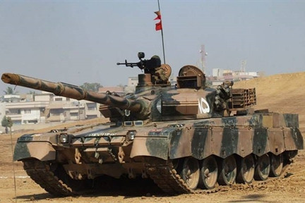 Tình hình Ấn Độ-Pakistan: Dồn xe tăng về biên giới Tình hình Ấn Độ-Pakistan: Dồn xe tăng về biên giới