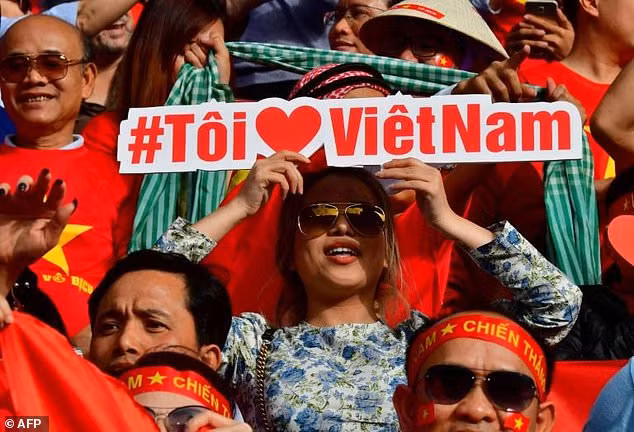 Báo Pháp viết về giấc mơ World Cup của cổ động viên Việt Nam