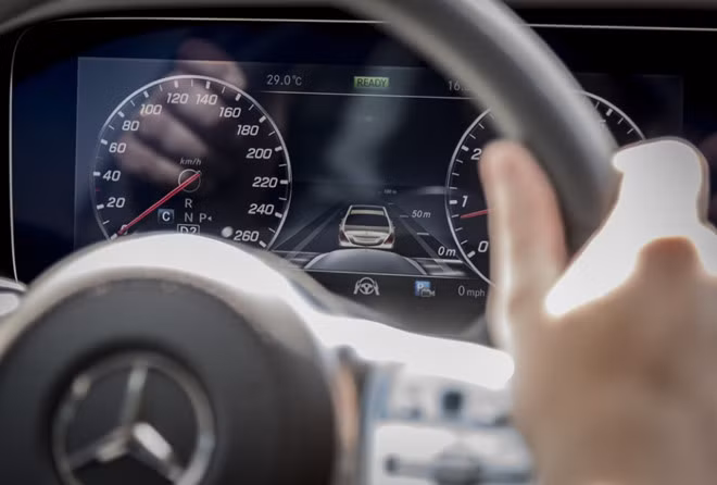 Mercedes-Benz triệu hồi nhiều xe vừa xuất kho vì thiếu an toàn