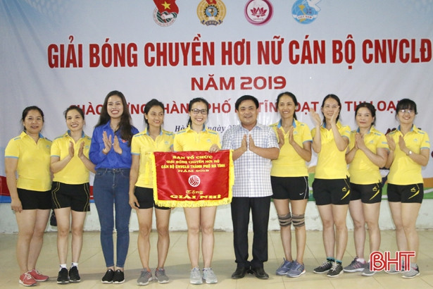 Trường Mầm non I giành quán quân Giải Bóng chuyền hơi nữ TP Hà Tĩnh