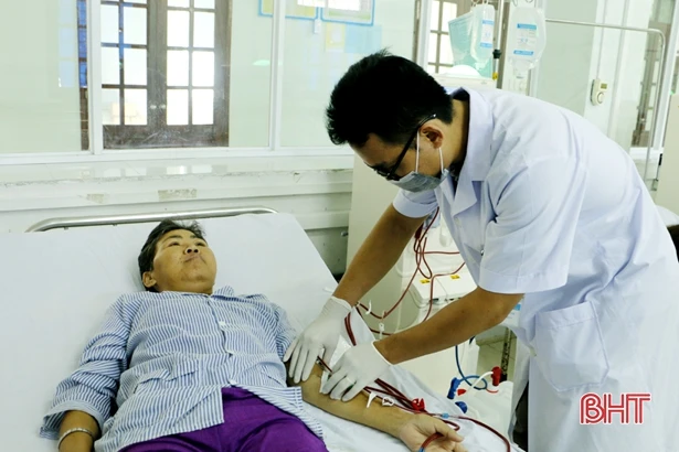Chạy thận tại bệnh viện tuyến huyện, cung không theo kịp cầu