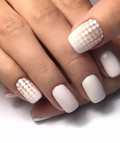 Những mẫu móng tay cho cô dâu chọn đám cưới tối giản