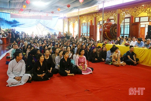 Chùa Hang Hà Tĩnh tổ chức lễ an vị tượng Đức Phật đản sanh