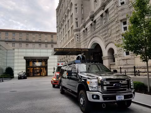 “Tân binh” Ford F-350 Super Duty trong đoàn xe hộ tống ông Trump