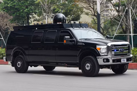 “Tân binh” Ford F-350 Super Duty trong đoàn xe hộ tống ông Trump