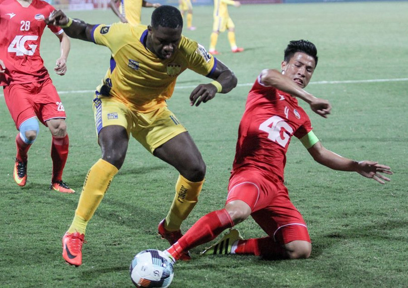 Trung vệ Bùi Tiến Dũng và bàn thắng đầu tiên ở sân chơi V.League