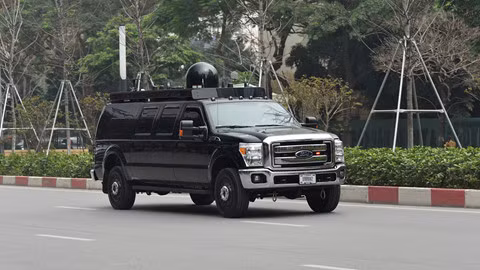 “Tân binh” Ford F-350 Super Duty trong đoàn xe hộ tống ông Trump