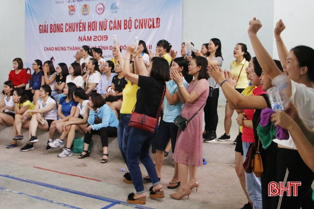 Trường Mầm non I giành quán quân Giải Bóng chuyền hơi nữ TP Hà Tĩnh