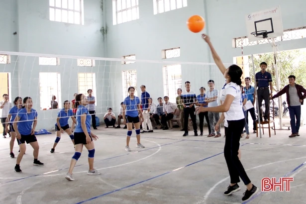 TP Hà Tĩnh tổ chức giải bóng chuyền hơi nữ cán bộ, CNVC- LĐ