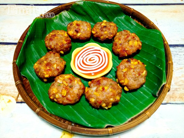 Chả bắp chiên thịt thơm ngon cho bé ngày đầu tuần