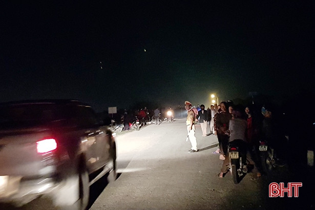 Tìm thấy thi thể nam sinh THPT nhảy cầu Thạch Đồng tự tử