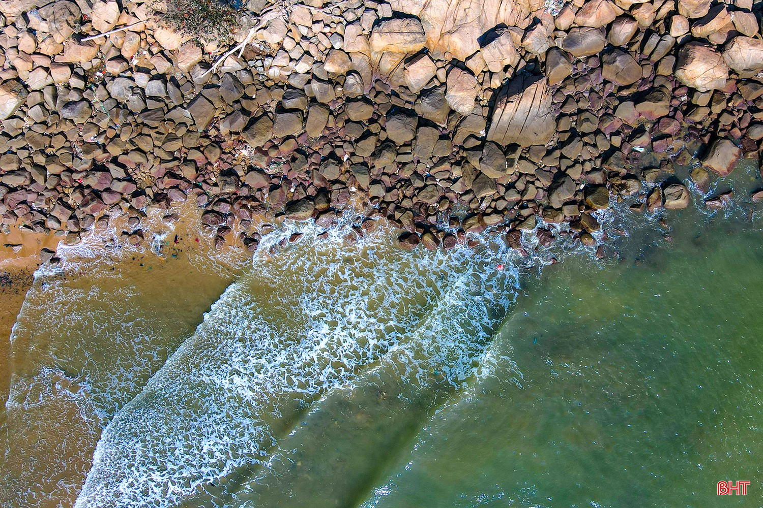 Eo Lói còn mở ra hướng phát triển du lịch sinh thái gắn với bảo tồn thiên nhiên, góp phần khai thác hiệu quả tiềm năng biển của địa phương, tạo động lực thúc đẩy phát triển kinh tế - xã hội.