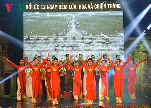 xuc dong chuong trinh hoi uc 12 ngay dem lua hoa va chien thang