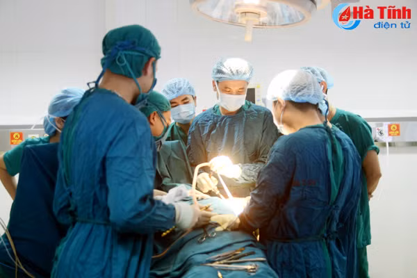 nganh y te ha tinh phat trien ky thuat chuyen sau nang cao y duc