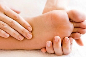 cach han che bi cuoc tay chan mua dong