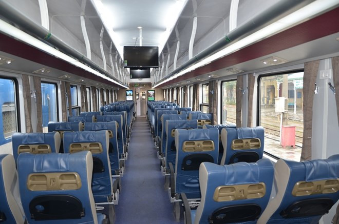 duong sat dua 30 toa xe hien dai vao khai thac dip tet mau tuat