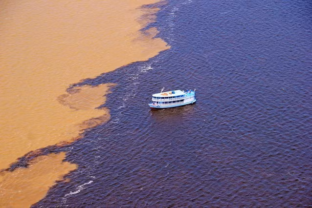 bi an dong song co hai mau nuoc khong hoa lan