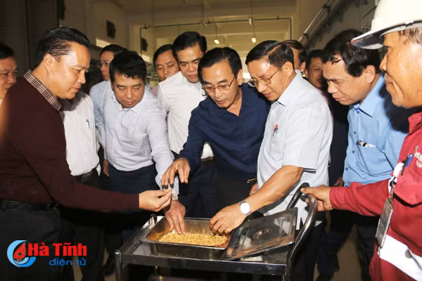 doan can bo cap cao ha tinh tham quan mot so du an lon o bolykhamxay