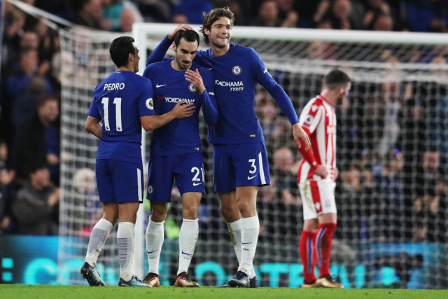 vui dap stoke chelsea gui chien thu toi arsenal