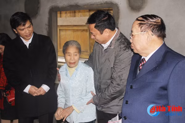 gan bien cau trung luu chao mung dai hoi cong doan ha tinh