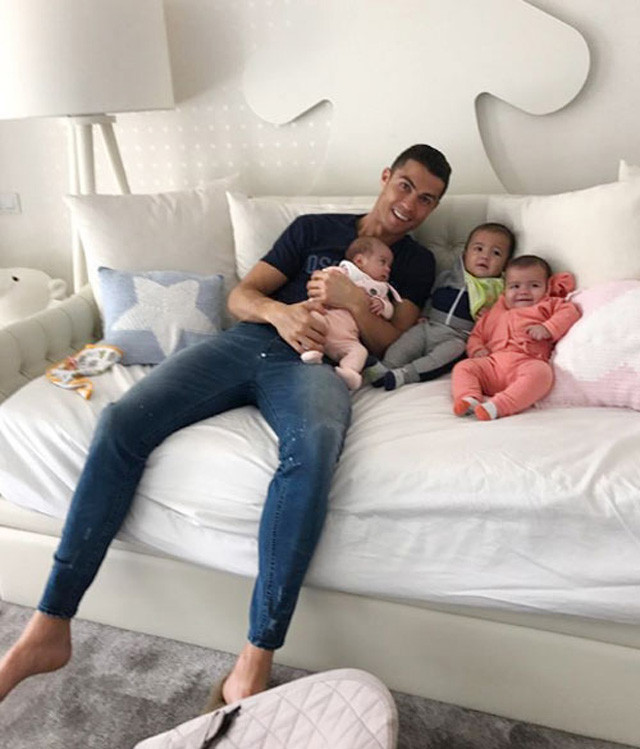 ronaldo to chuc tiec cuoi nam mang ten cr7