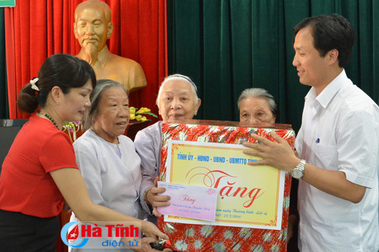 danh hon 386 ty dong tang qua tet cho nguoi co cong