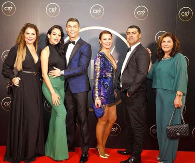 ronaldo to chuc tiec cuoi nam mang ten cr7