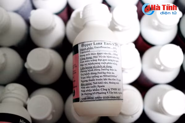 phat hien co so ban thuc an chan nuoi tom co hoa chat cam