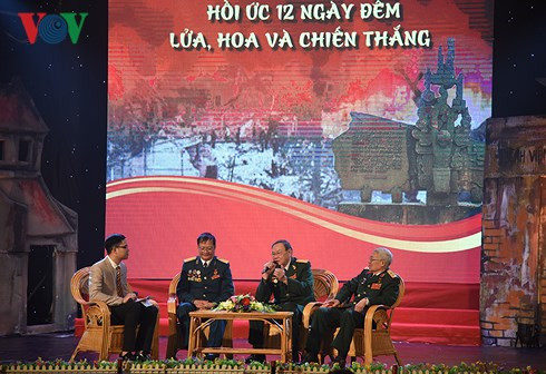 Các khách mời đặc biệt chia sẻ những câu chuyện đầy đau thương nhưng vô cùng hào hùng của quân và dân Việt Nam trong thời chiến. xuc dong chuong trinh hoi uc 12 ngay dem lua hoa va chien thang