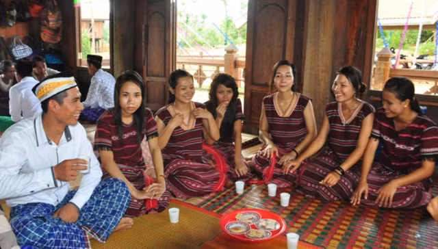 nhung phong tuc ngu la doi cua trai gai mien son cuoc