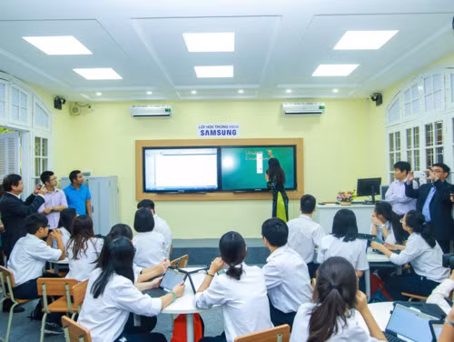 Lớp học thông minh dieu chinh de an day va hoc ngoai ngu trong he thong giao duc quoc dan