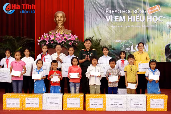 vietel ha tinh mien phi duong truyen internet cho 100 co so giao duc