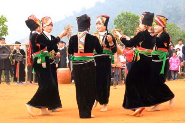 nhung phong tuc ngu la doi cua trai gai mien son cuoc