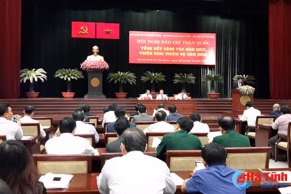 phat huy vai tro cua bao chi trong dau tranh chong suy thoai ve tu tuong chinh tri