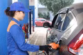 Giá xăng E10 giảm về 20.000 đồng một lít