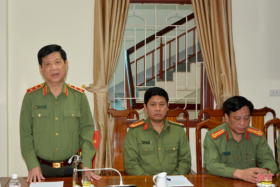 Bộ Công an ủng hộ đồng bào vùng lũ Hà Tĩnh 1,5 tỷ đồng