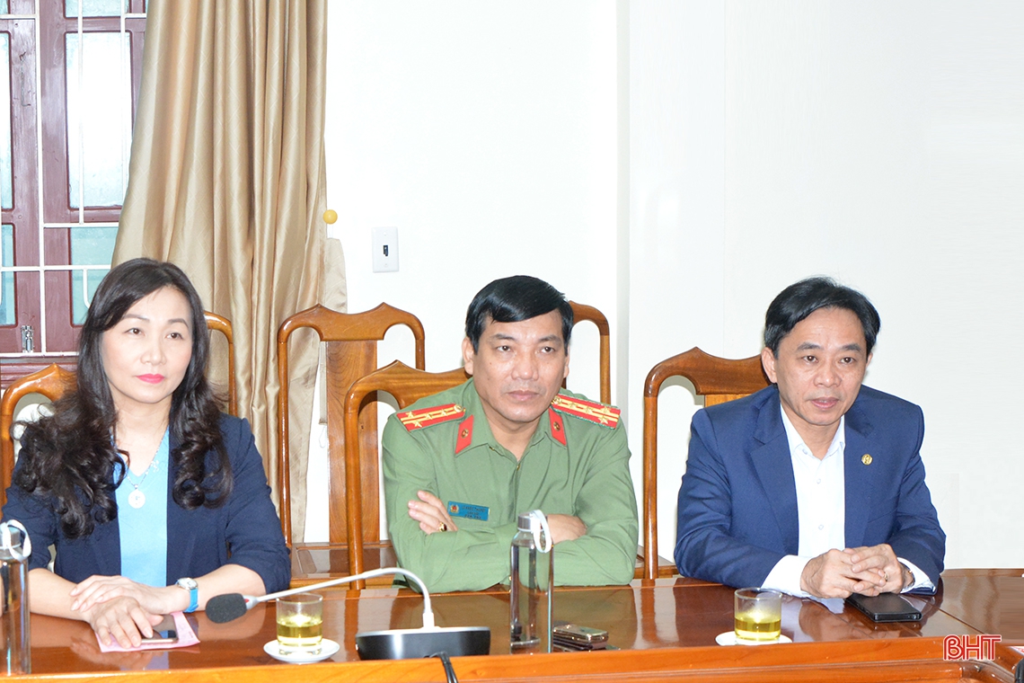 Bộ Công an ủng hộ đồng bào vùng lũ Hà Tĩnh 1,5 tỷ đồng