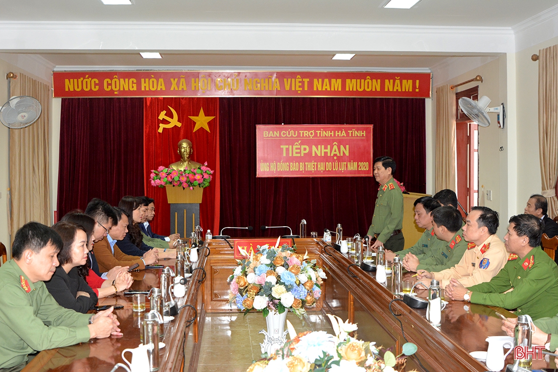 Bộ Công an ủng hộ đồng bào vùng lũ Hà Tĩnh 1,5 tỷ đồng