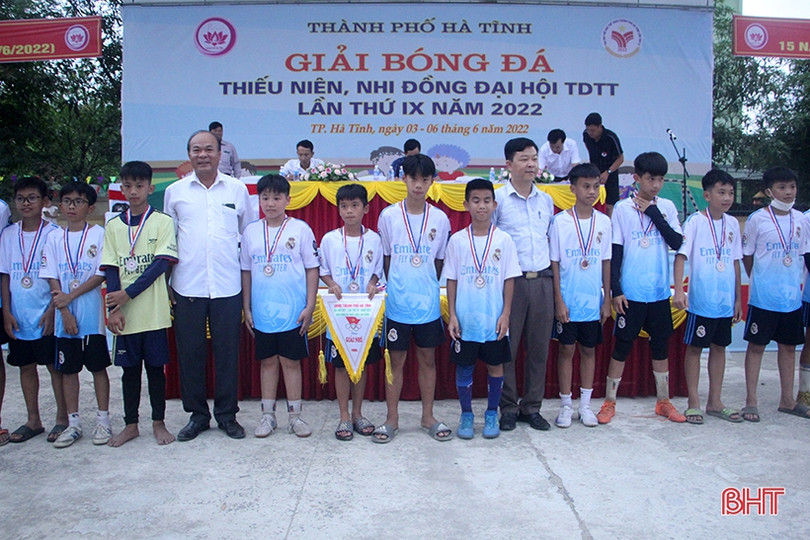 Phường Tân Giang và xã Thạch Hạ nhất Giải Bóng đá TN-NĐ thành phố Hà Tĩnh