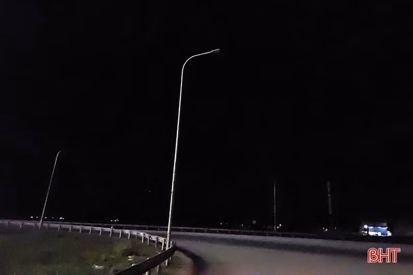 Bất an khi qua vòng xuyến Thạch Long!