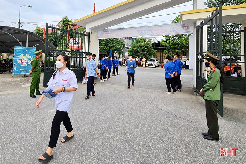 330 thí sinh hoàn thành buổi thi đầu tiên Kỳ thi vào lớp 10 THPT Chuyên Hà Tĩnh