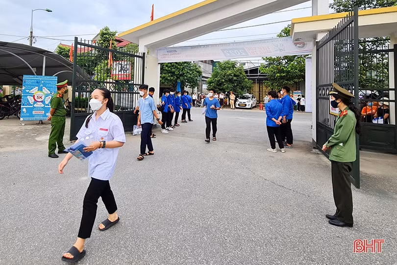 330 thí sinh hoàn thành buổi thi đầu tiên Kỳ thi vào lớp 10 THPT Chuyên Hà Tĩnh